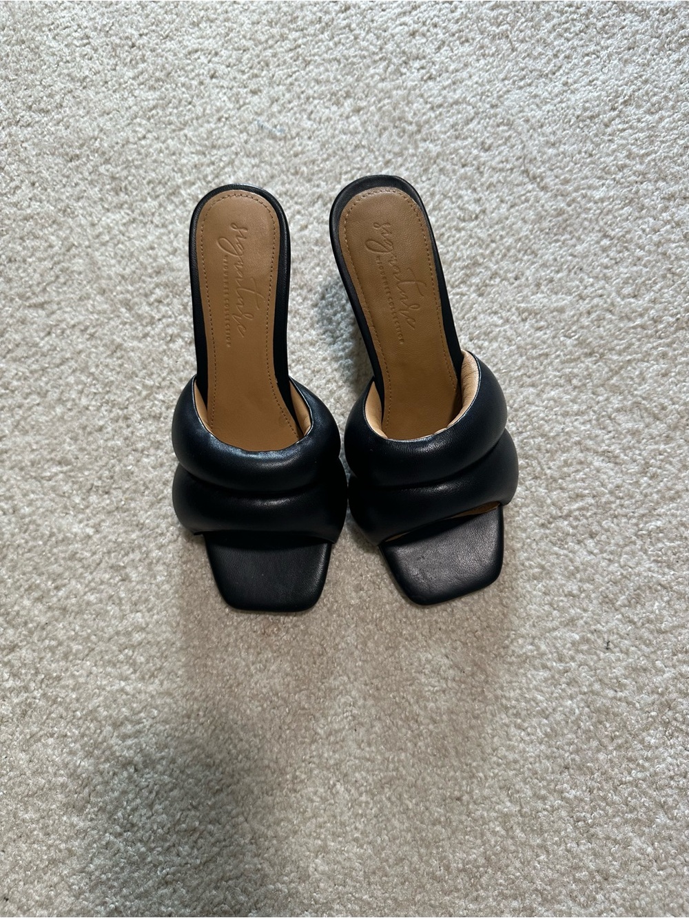 Signature collection Black Padded Strap Slide Mules
